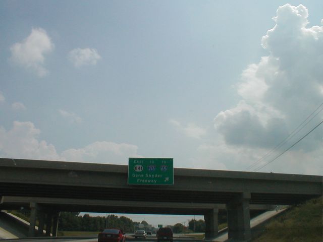 Signage for KY 841 Gene Snyder Freeway from US 31W/US 60 southbound. (June 29, 2001)