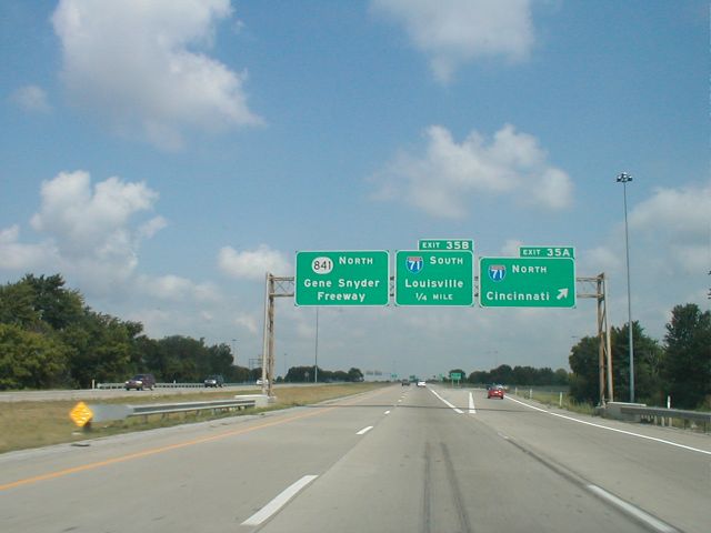 Northbound on Gene Snyder Freeway at Exit 35 for I-71. I-265 ends here; KY 841 continues north. (July 6, 2003)