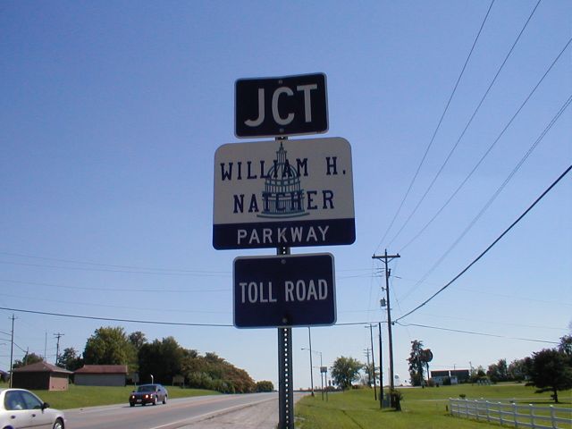 Sign for the William H. Natcher Parkway on US 31W in Bowling Green. (June 17, 2001)
