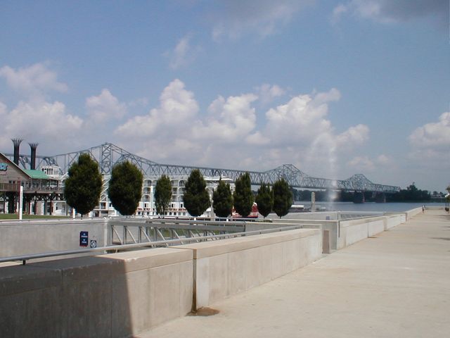 The US 31 George Rogers Clark Memorial Bridge/Second Street Bridge over the Ohio River in downtown Louisville, KY viewed from Waterfront Park.