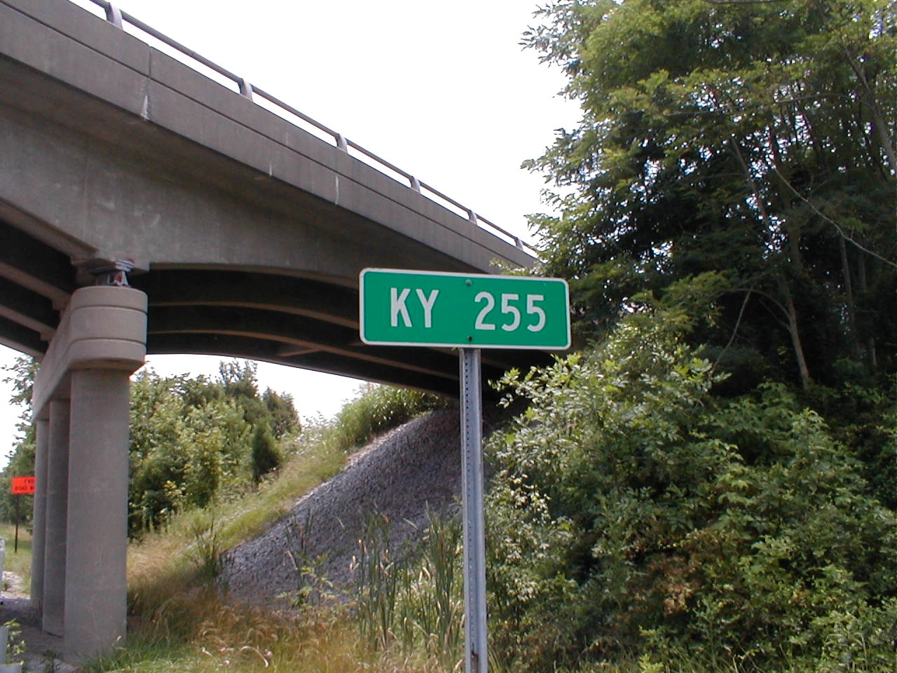 KY 255 sign marking KY 255's overpass over the parkway.