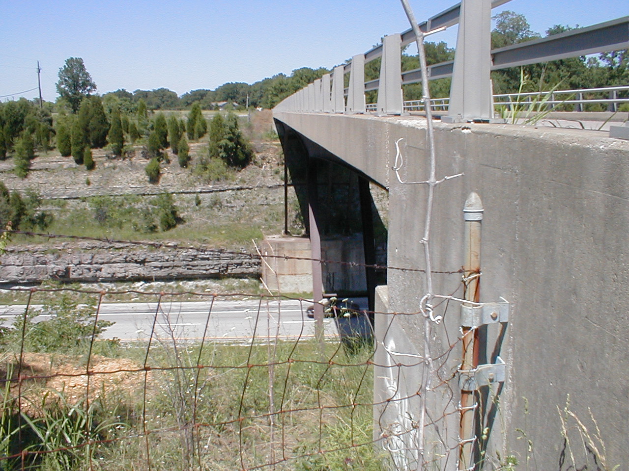 A side view of the overpass.
