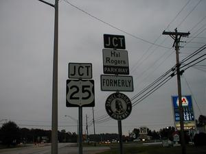 Signage for the intersection of US 25. KY 80, and the Hal Rogers Parkway.