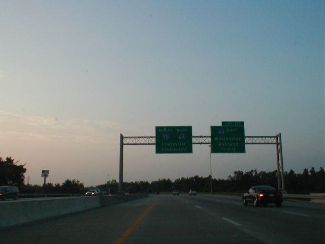 Signage for the eastern I-64 interchange with I-75 in Fayette County. (July 5, 2003)