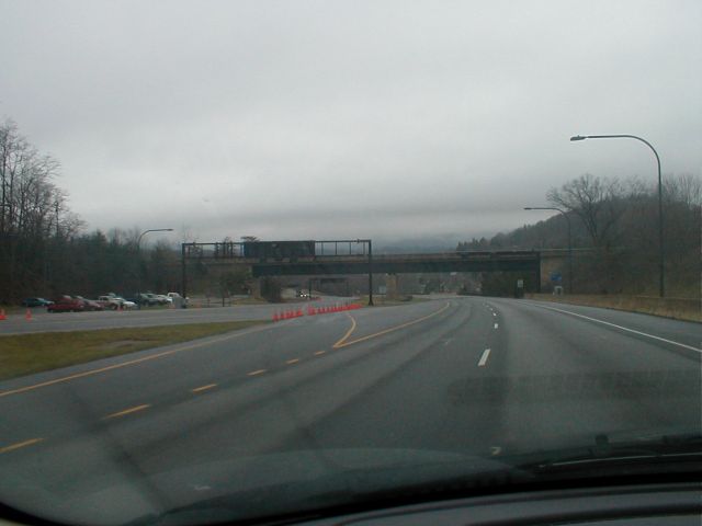 Entering Kentucky on US 25E from the Cumberland Gap Tunnel (January 2, 2003)