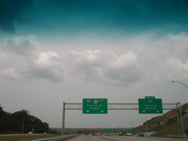 Signage at the Gene Snyder Freeway/I-65 interchange. (June 29, 2001)