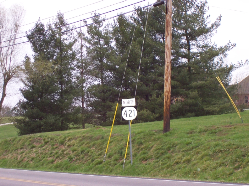 US 421 is erroneously signed as KY 421 on this Jackson County sign.